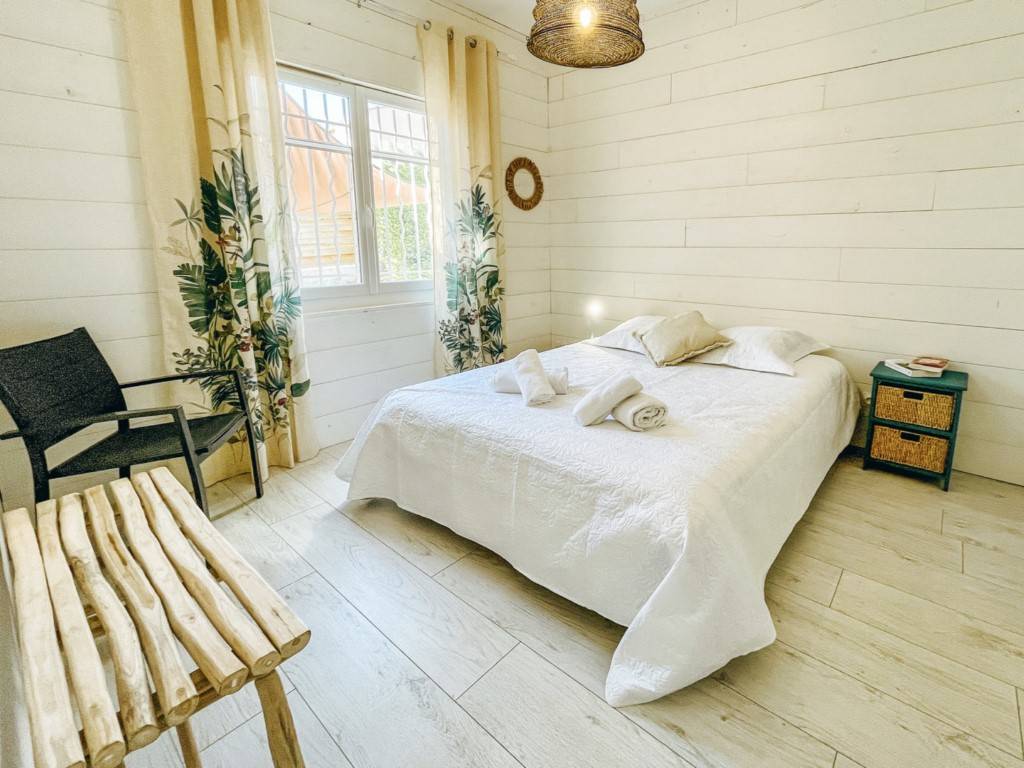 VILLA TINCO - Villa en location saisonnière proche de la plage de l'Almanarre à HYERES, dans le Var