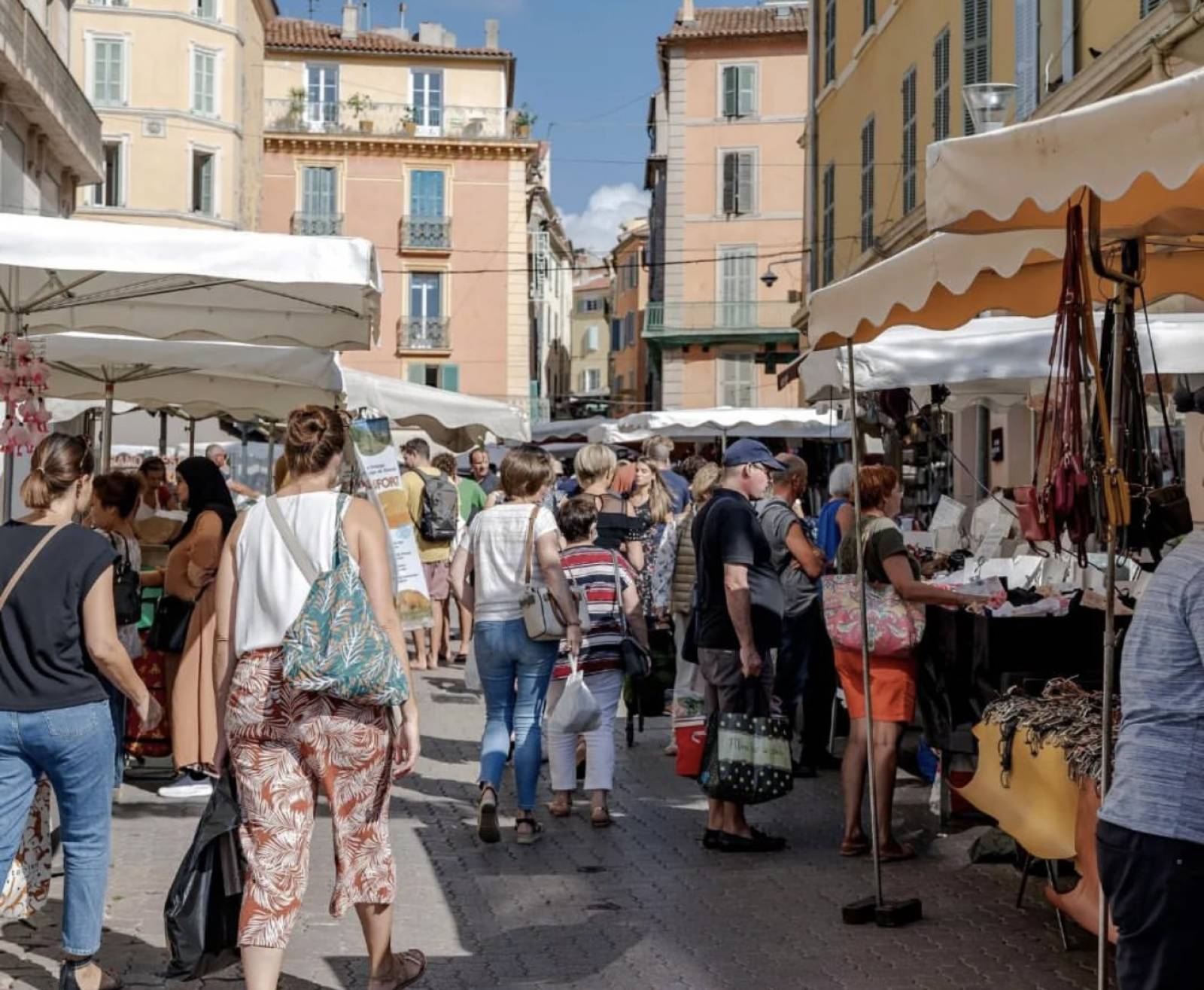 Location de maison de vacances proche des commerces à Carqueiranne dans le Var