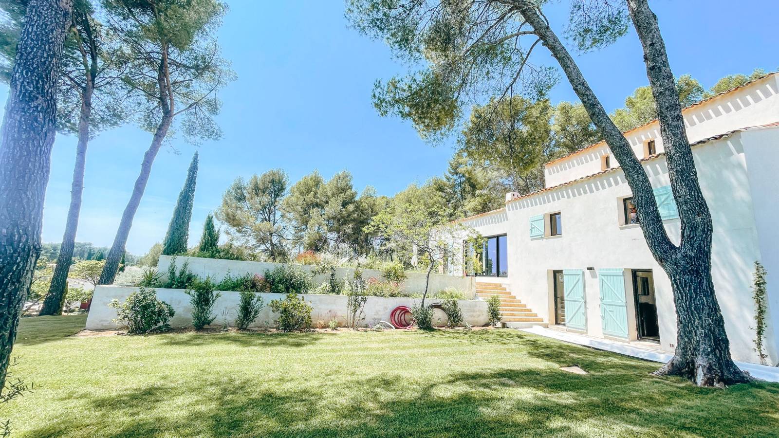 LE MAS DU GRAND PIN - Location magnifique maison avec vue dégagée sur les vignes et les village de la Cadière d’Azur et du CASTELLET