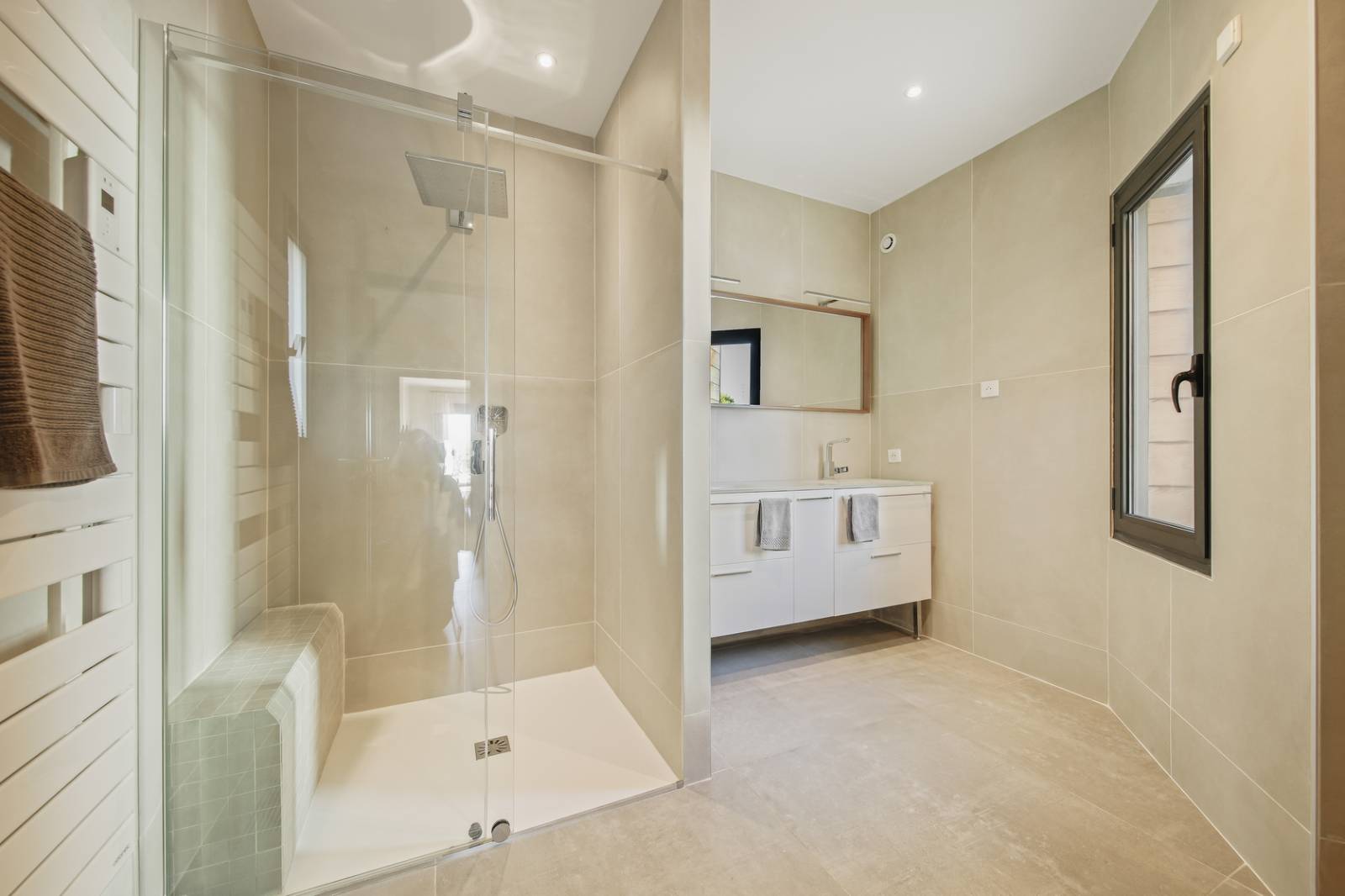 Maison contemporaine avec vue mer à 10mn de la plage à pied !