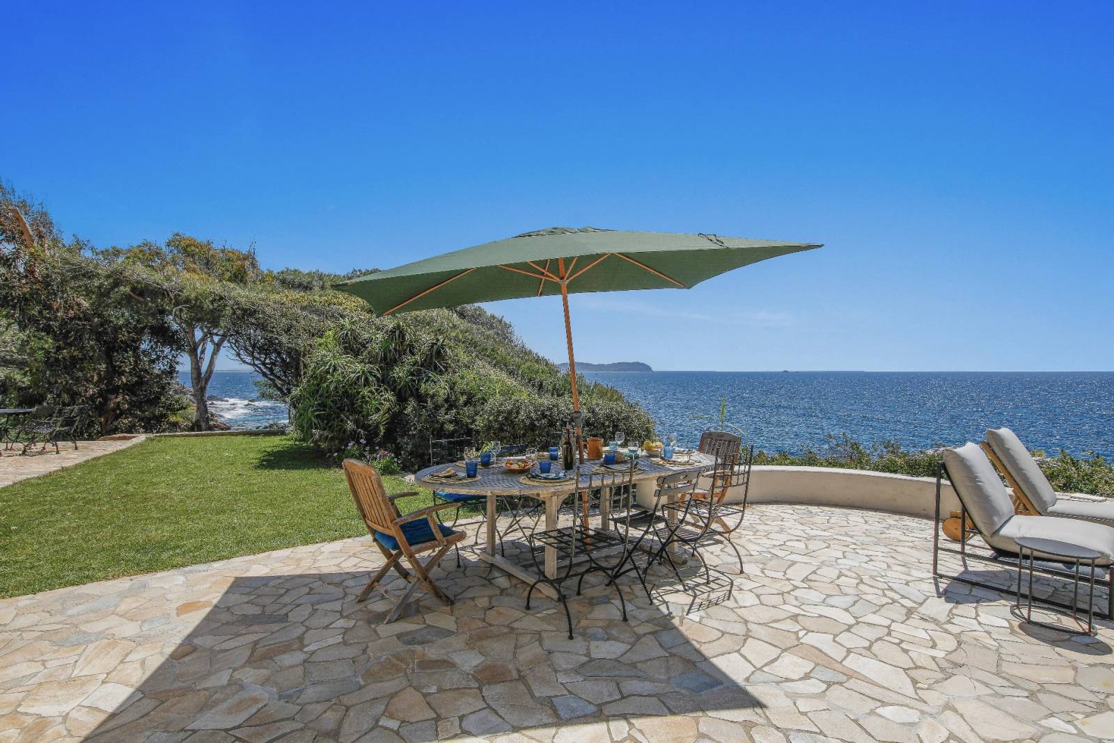 Maison exceptionnelle les pieds dans l'eau à Carqueiranne