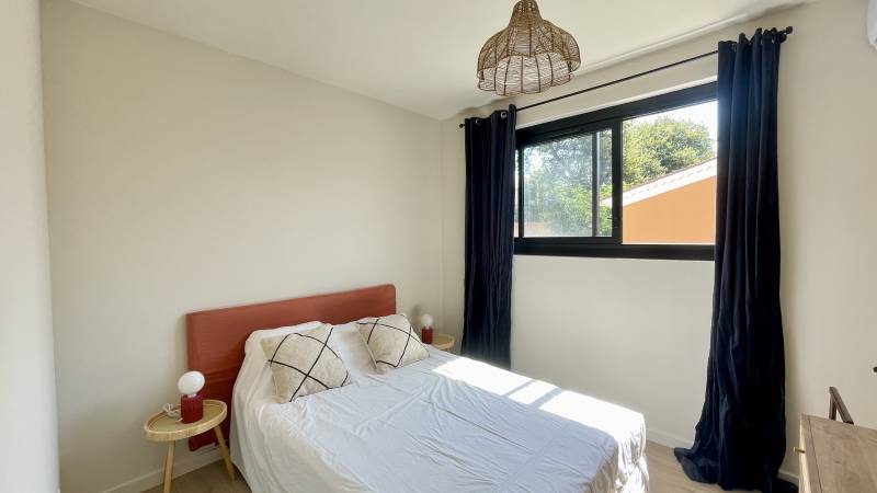 Rez-de-villa avec terrasse et jardin proche des plages de Hyères-les-Palmiers