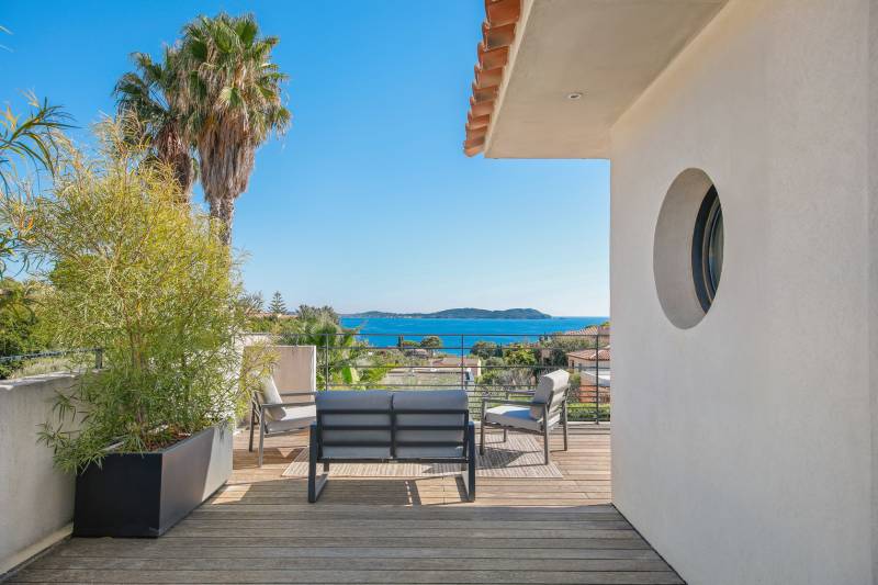 Maison contemporaine avec vue mer à 10mn de la plage à pied !